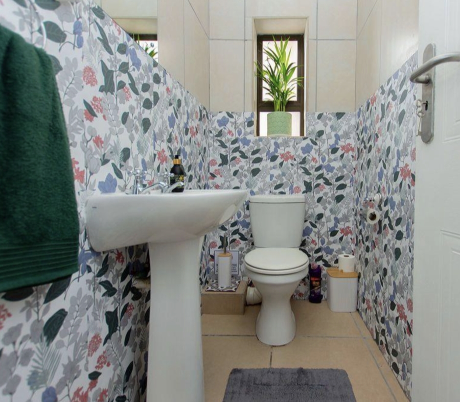 2 Bedroom Property for Sale in Helios Place Western Cape